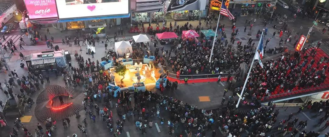 【盘点】历年情人节创意艺术装置 in 美国纽约时代广场 - 美陈网站 美陈推荐 美陈网站 美陈前沿 